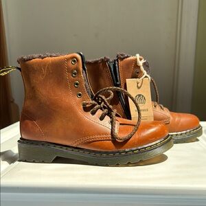 Dr. Martens Brown Leather Combat Boots size 5 lady H1N4